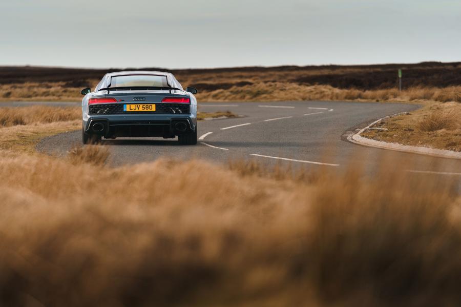  Audi R8 V10 Performance 2019 года  (UK) (фото 42 из 136)